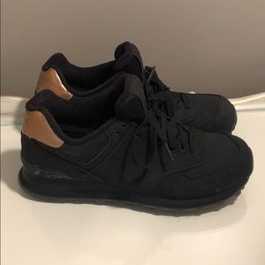 New Balance Suede Black and Rose Gold Sneakers